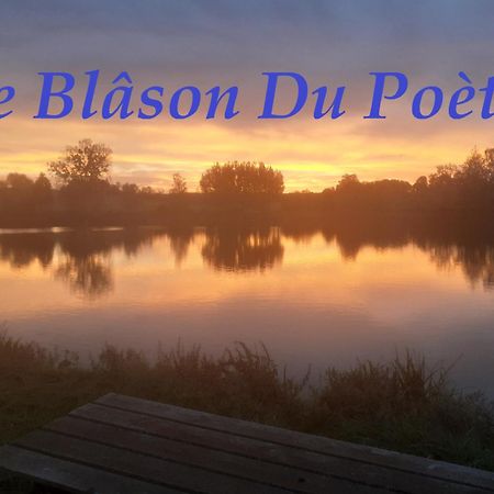 Le Blason Du Poete Mayet Esterno foto