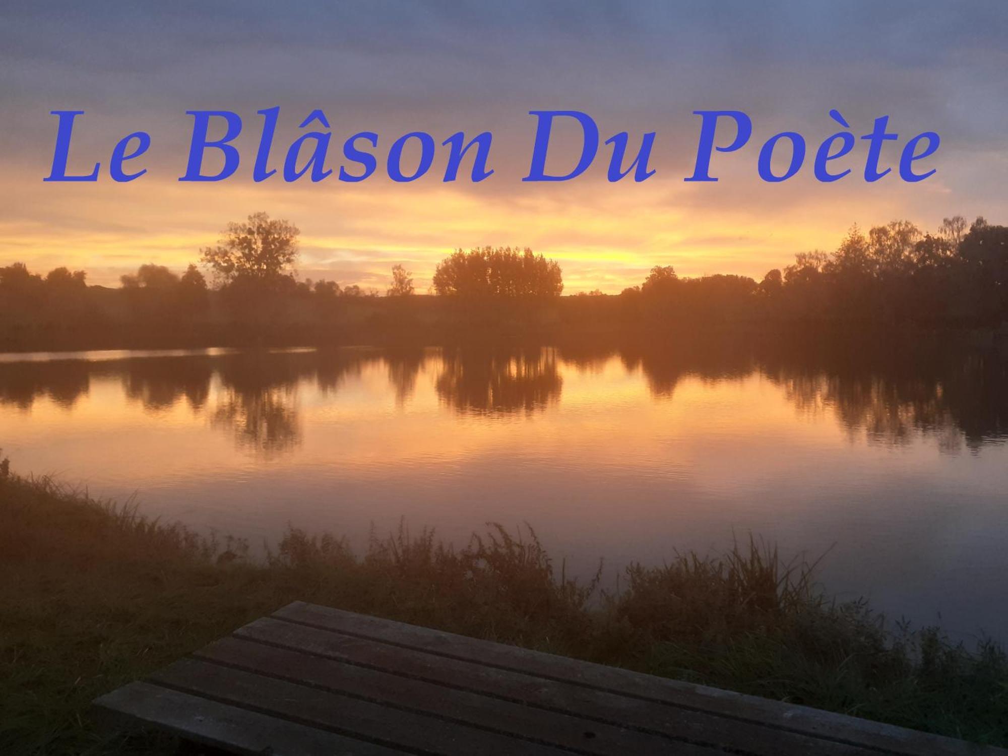 Le Blason Du Poete Mayet Esterno foto